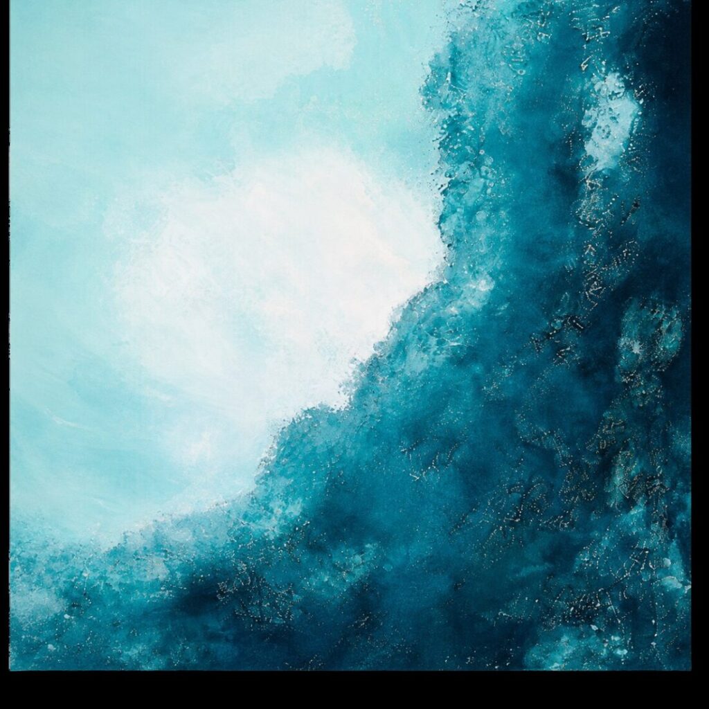 Cuadro abstracto Profundidades de Adriana Fernández, 105 × 104 cm, azules densos y relieve